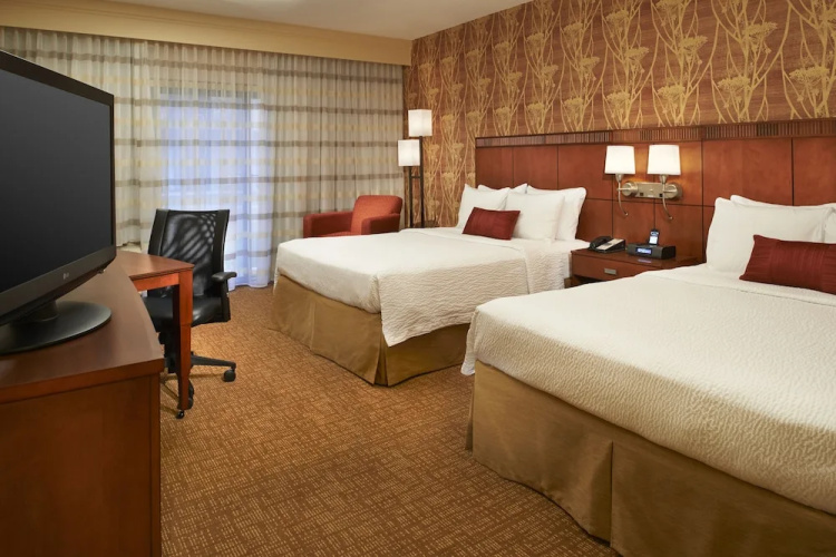 Courtyard  Chicago Naperville