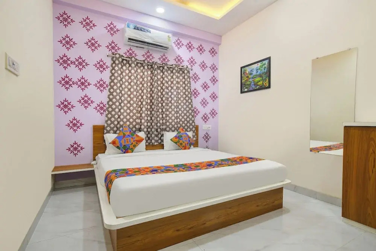 Fabhotel Chirag Inn