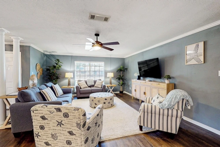 4 Bedrooms Cottage