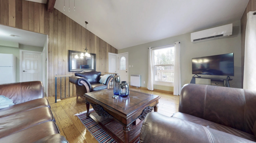 Waterfront Cottage w/ Heating + Kitchen
