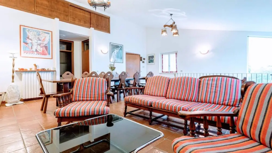 Villa Vallocchia - sleeps 18. Exclusive pool/grounds. Spoleto 10 mins. Rome 1 hr