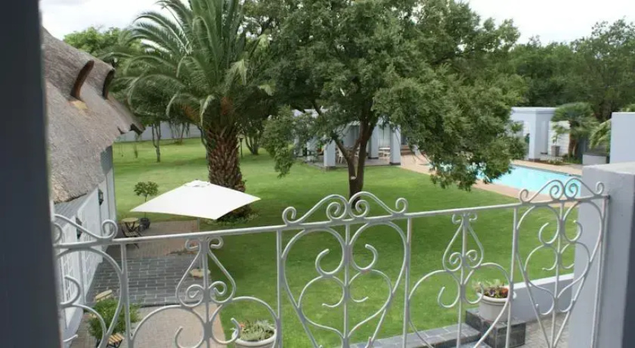 Bateleur Guesthouse