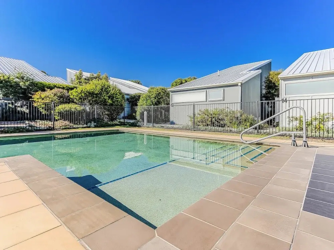 Pandanus Pocket - 13