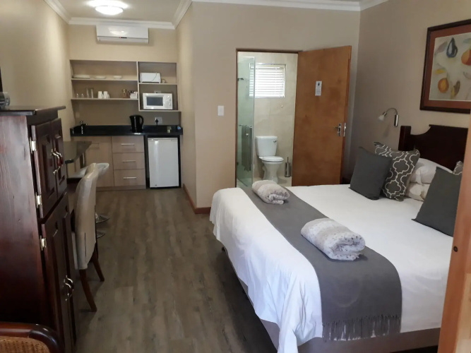 17 on Bird Guest House