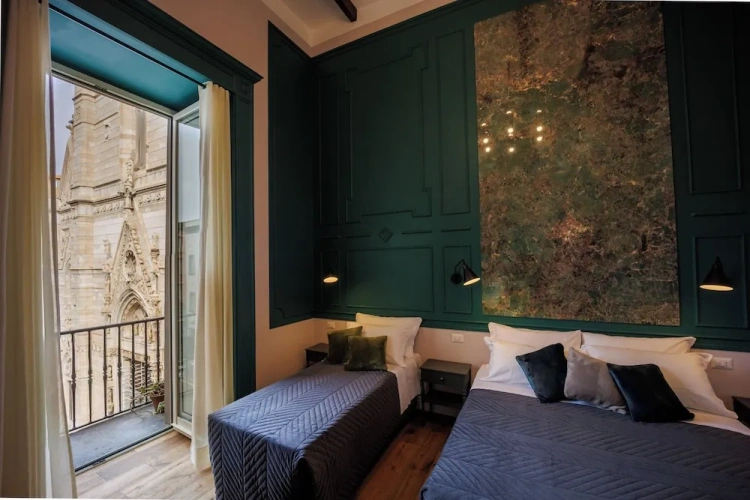 Luxury Triple room with balcony and with city view