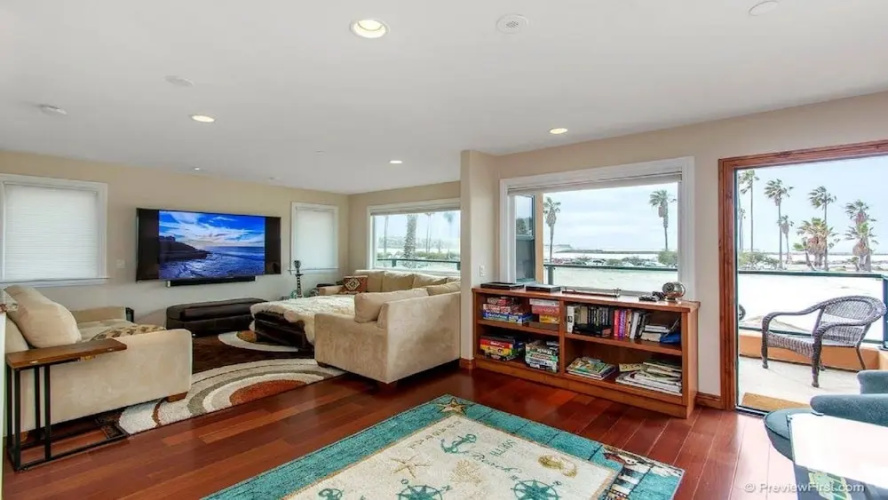 2636 Ocean Front Walk Home