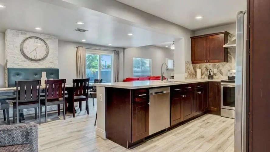 4 Bedrooms Cottage