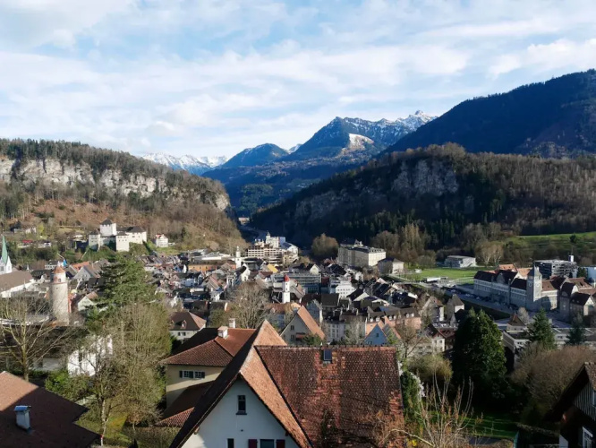 Apartment - Sleeps 3 - Balcony - Garden