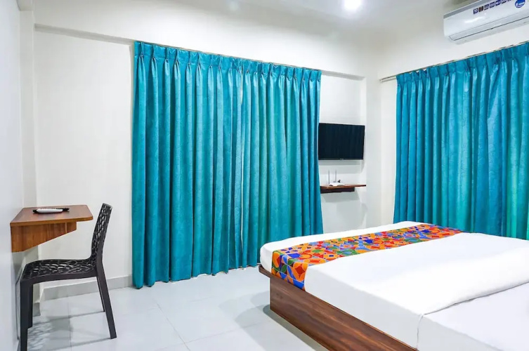 Fabhotel Everest Inn