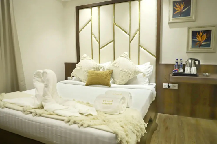Hotel Grand Girdhar