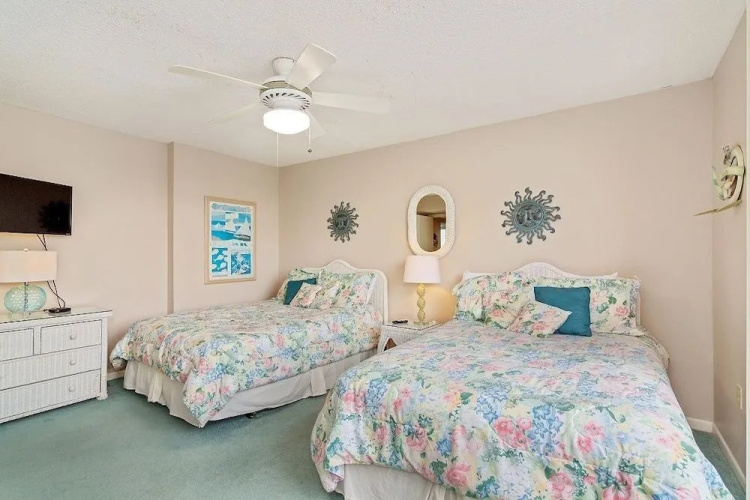 Shoreline 3082 Condo by RedAwning