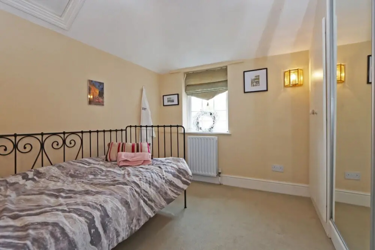 Compton House Snug