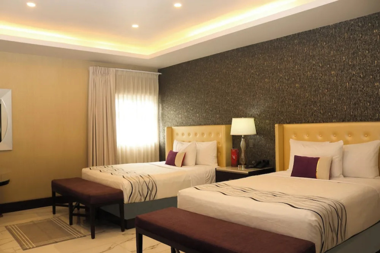 Hotel West Plaza