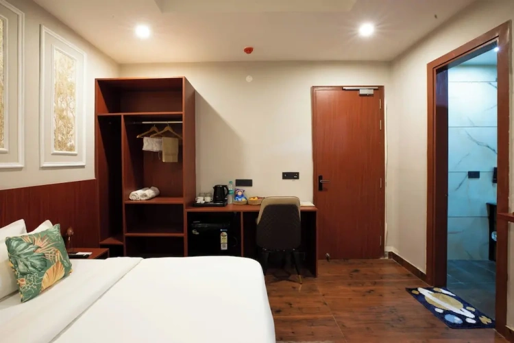 Deluxe Double room with city view