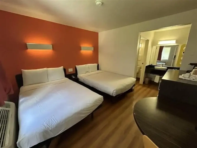 Standard Quadruple Suite