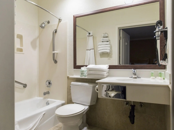 Anaheim Islander Inn and Suites