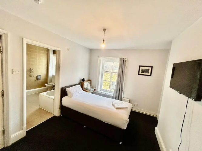 Cumberland Hotel