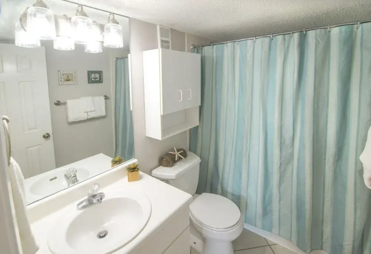 Gulf Shore Condo #105 - 2 Br condo by RedAwning