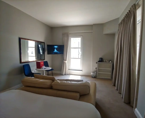 Executive Double room with balcony and with partial sea view