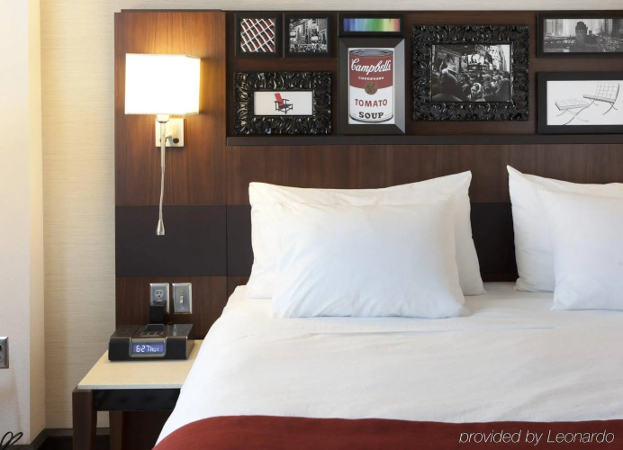 Delta Hotels by Marriott Milwaukee Northwest
