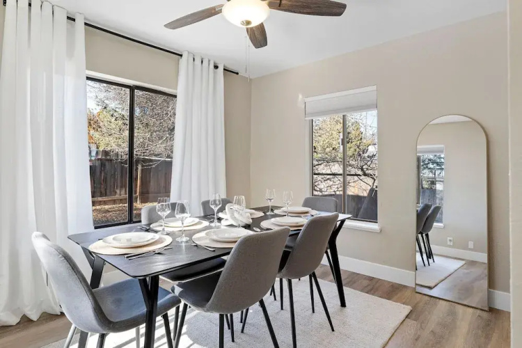 Elegant 4BD Reno Abode Close to Shops and Casinos
