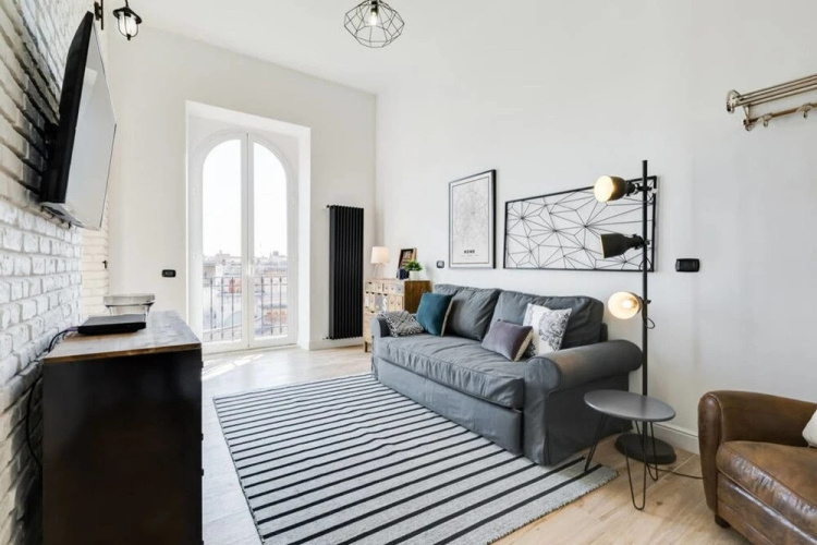 Large & Stylish 3 bed Flat in Excellent Location