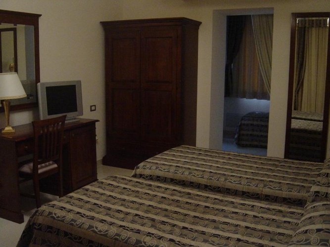 Standard Triple room