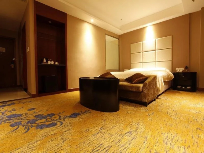 Starshine Hotel