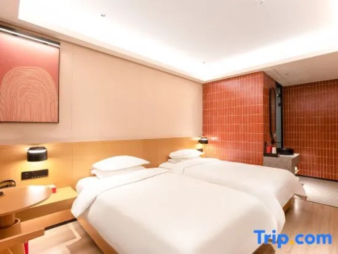 Standard Double room with street view