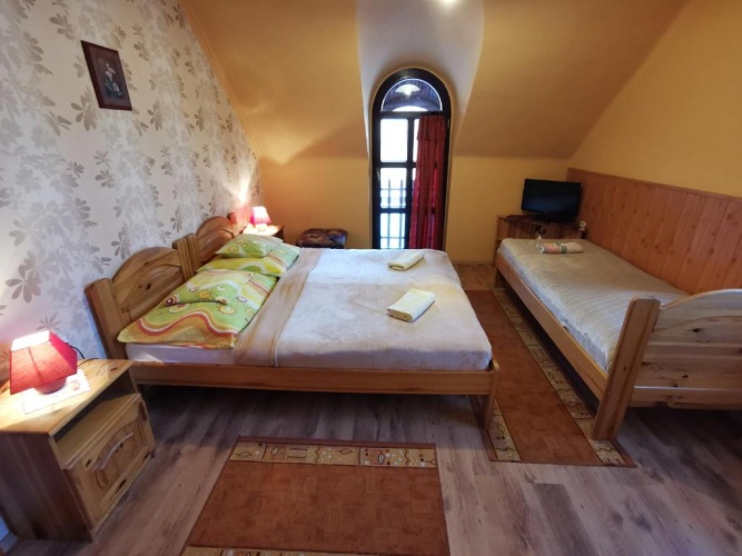 Standard Triple room