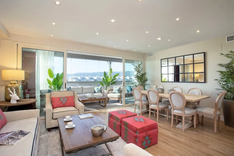 4 Bedrooms Apartment with balcony
