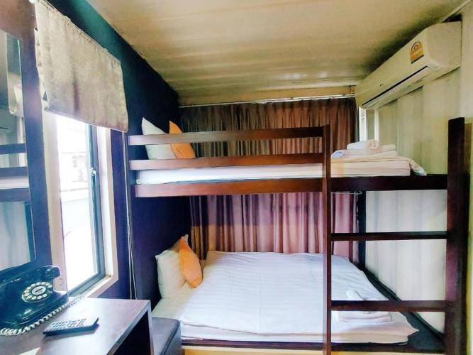 Retro Box Hotel