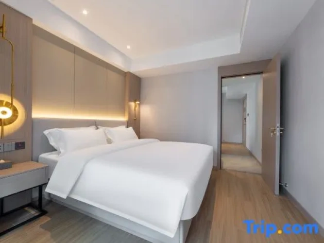 Executive Suite with balcony and with city view