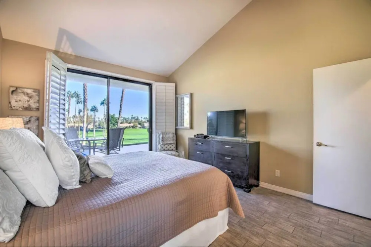 6 Mi to El Paseo: Gem w/ Pool Access!
