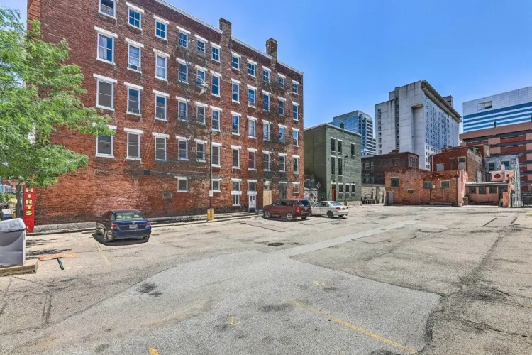 Contemporary Cincinnati Condo - Pets Allowed!
