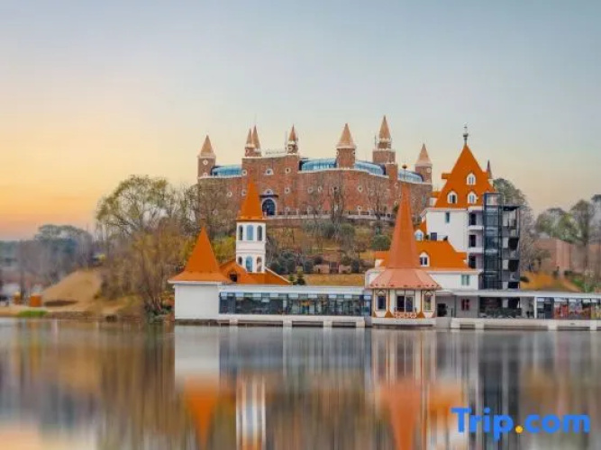 Deyang Castle Hotel