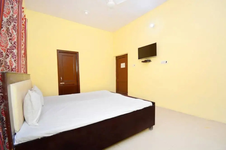 Gursimran Complex By OYO Rooms
