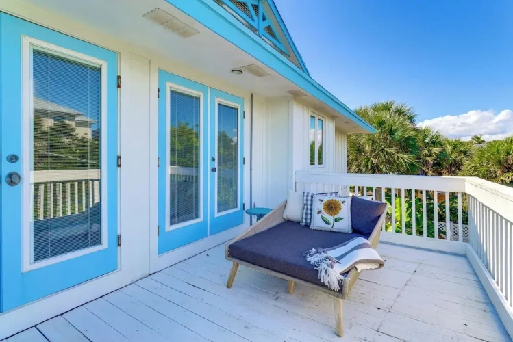 4 Bedrooms Cottage with balcony
