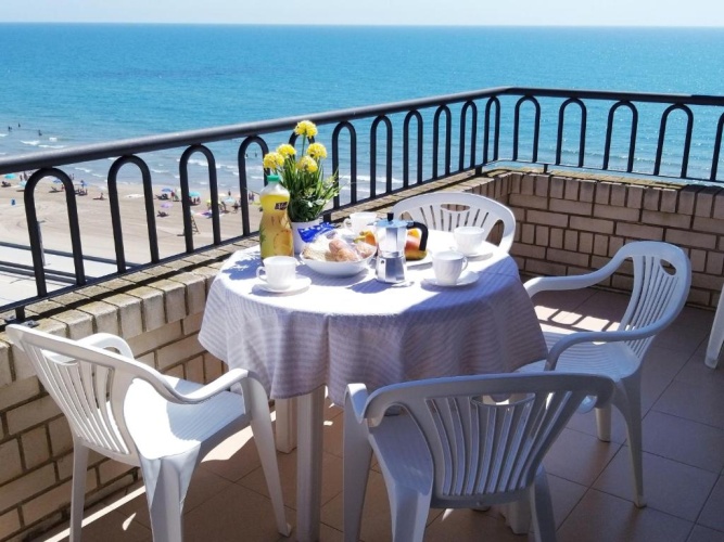 2 Bedrooms Apartment with sea view