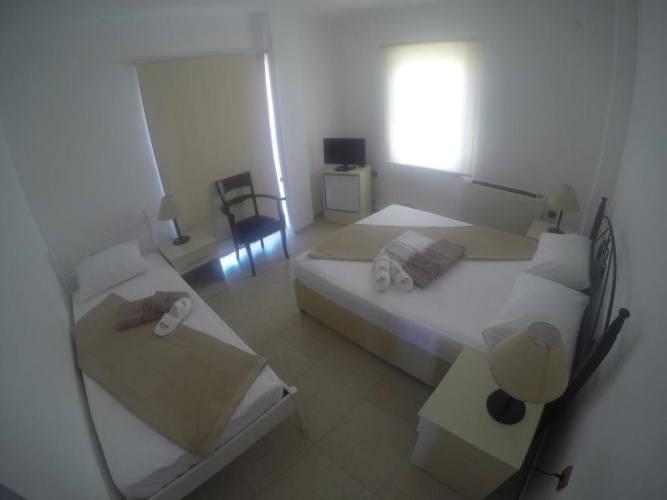 Standard Triple room with garden view