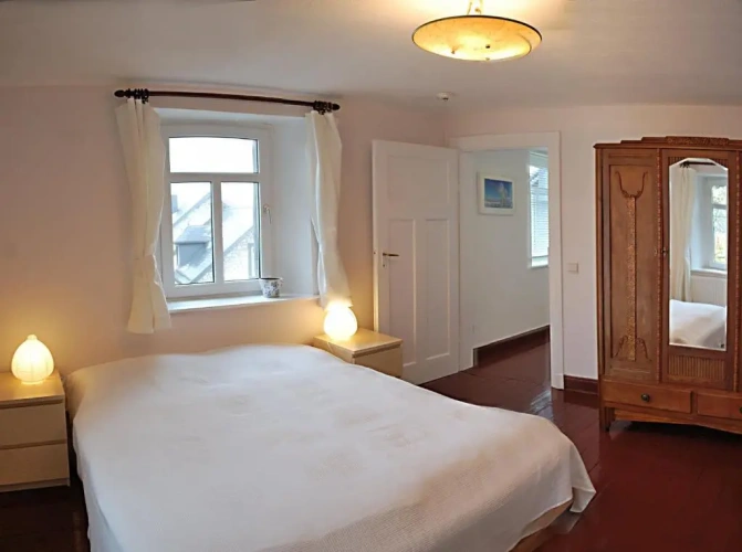 4 Bedrooms Cottage