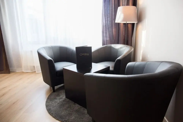 Grand Arctic Hotel