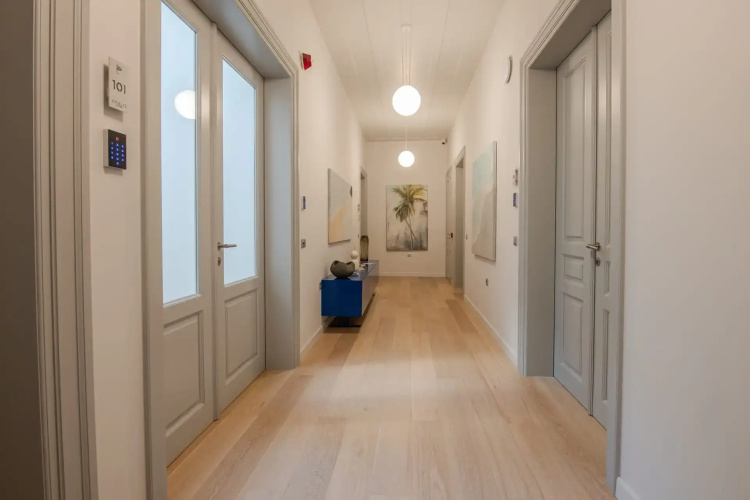 Amalie Suites