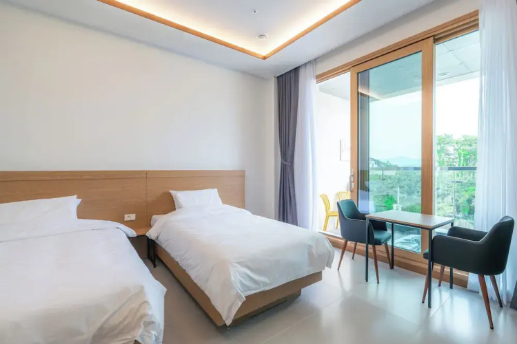 Dongho Beach Hotel