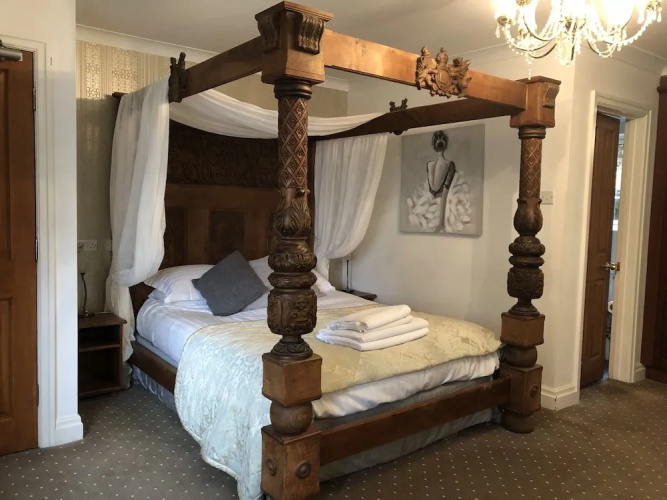 The Crooked Inn