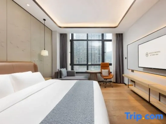 Standard Double room with city view