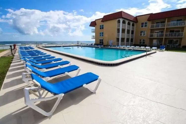 Point East 213