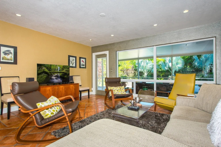 Lush Oasis Home - 2 Br home by RedAwning