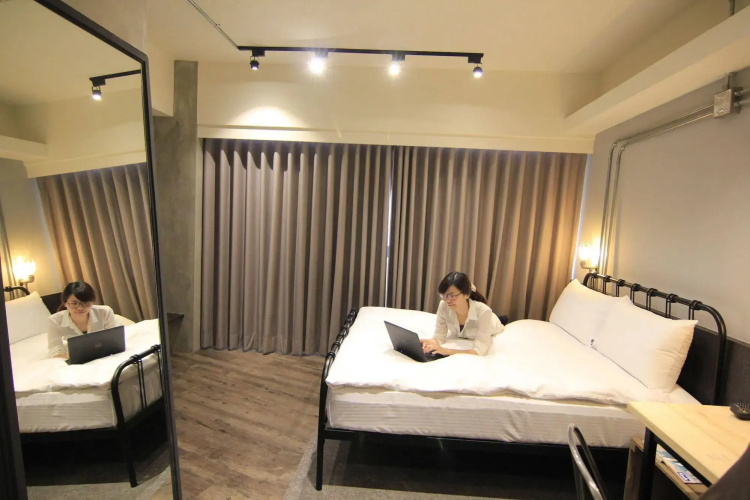 Yizhong Loft Hostel