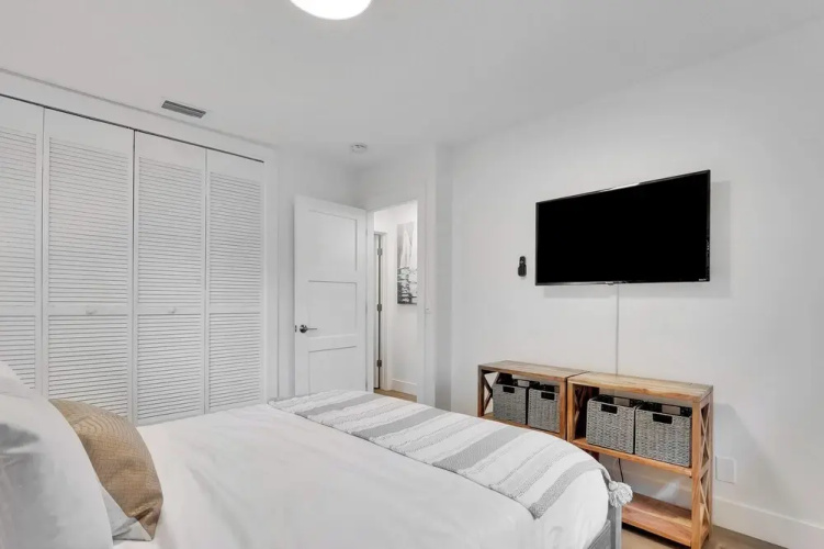Private Pool + Bar: Palm Beach Gardens Getaway